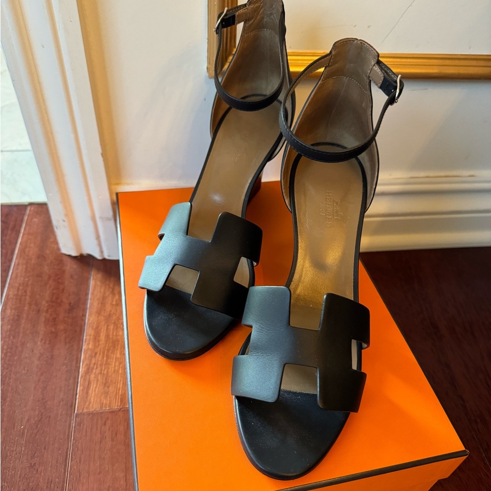 HERMES LEGAND SANDAL WORN ONCE